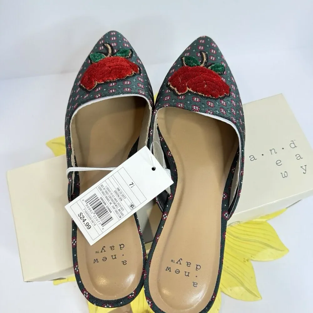 A New Day Emerald Green Brocade Rose Patch Slip On Shoes Pointy 7.5 - Picture 5 of 7